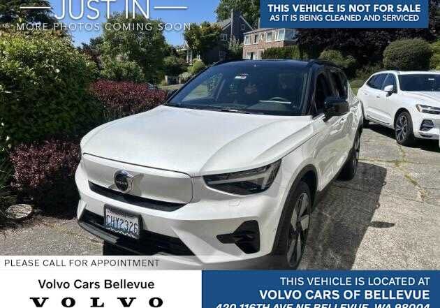 2023 VOLVO XC40