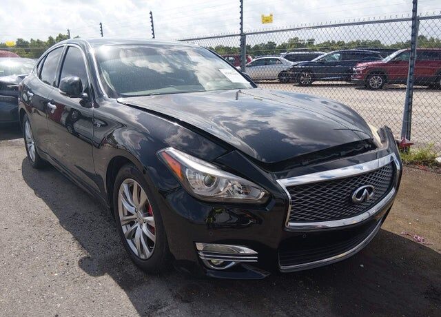 2017 INFINITI Q70
