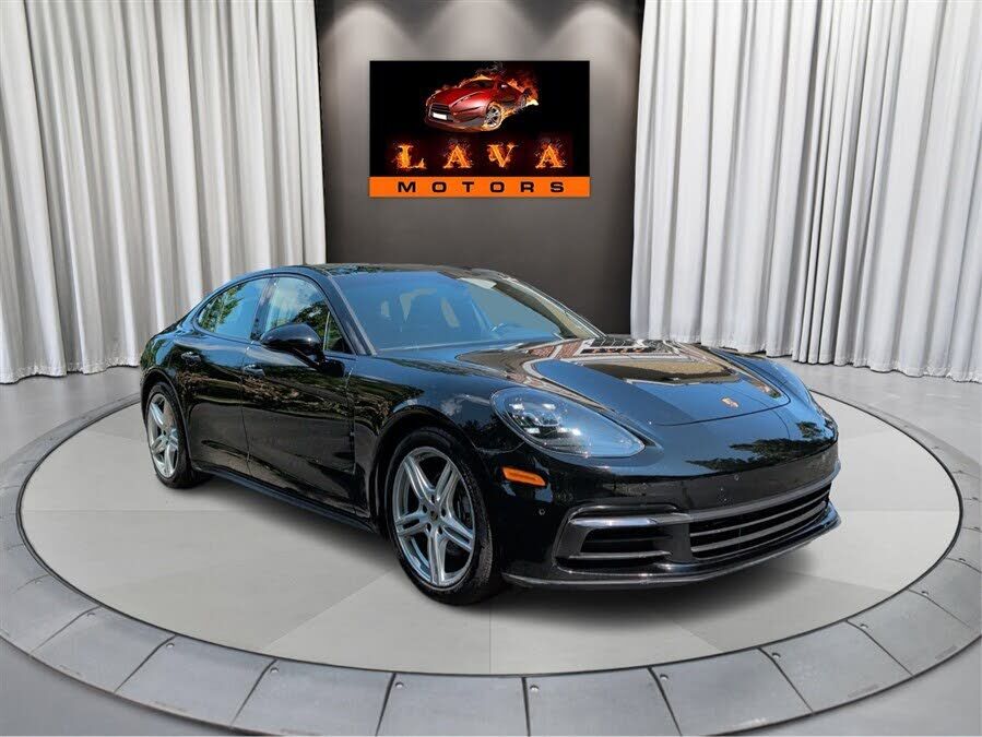 2018 PORSCHE Panamera