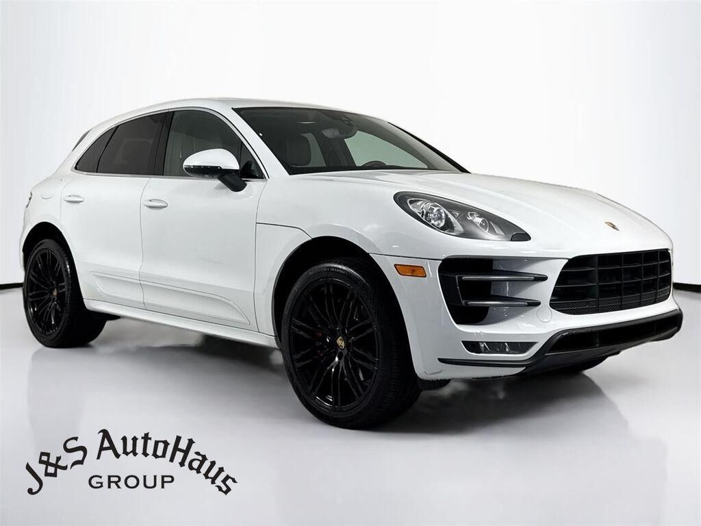 2016 PORSCHE Macan