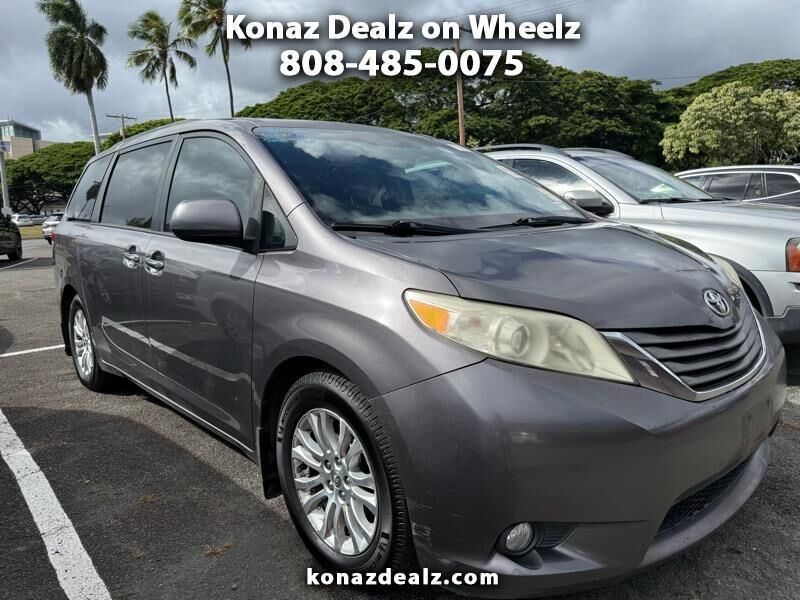 2012 TOYOTA Sienna