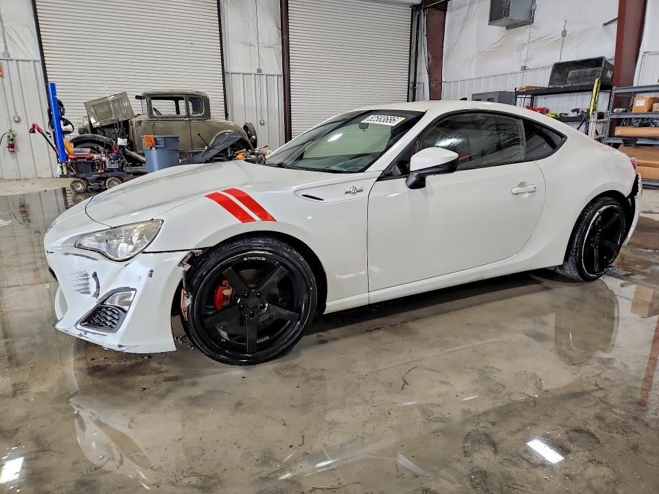 2013 TOYOTA Scion