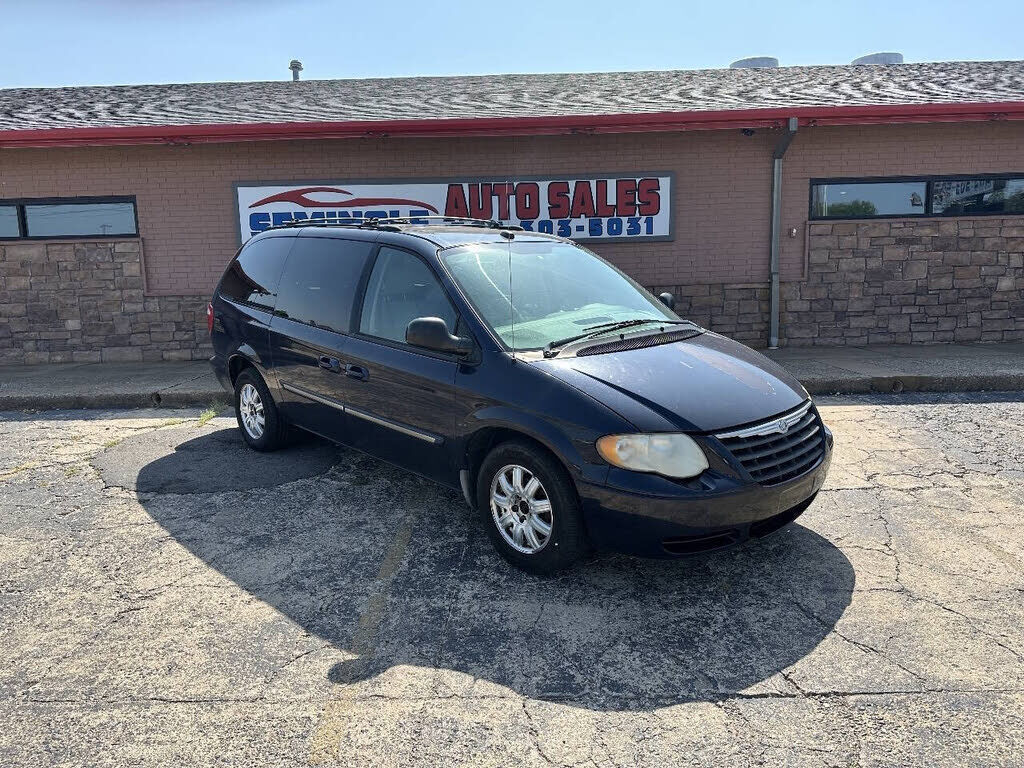 2005 CHRYSLER Town and Country