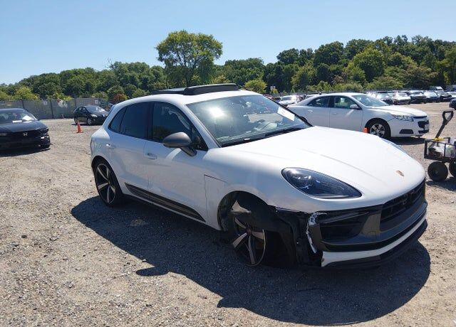 2024 PORSCHE Macan