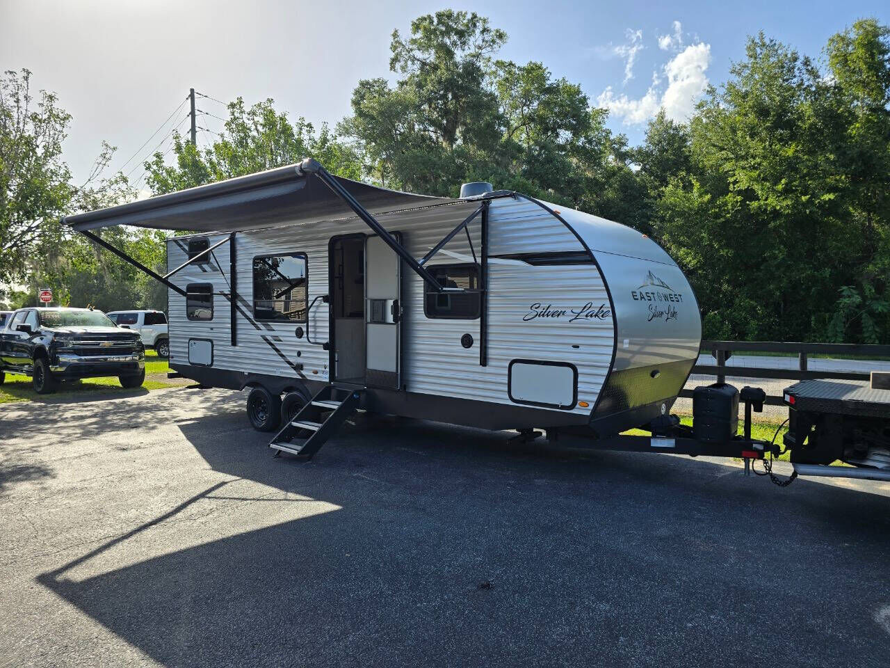 2022 FOREST RIVER Silver Lake Towable