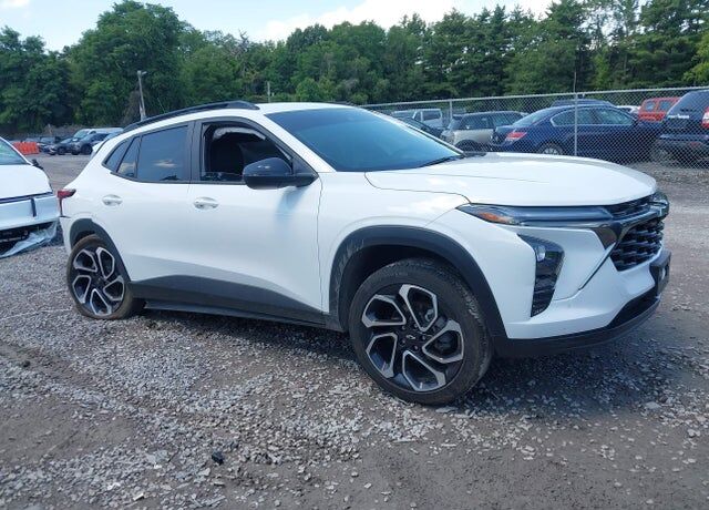 2025 CHEVROLET Trax