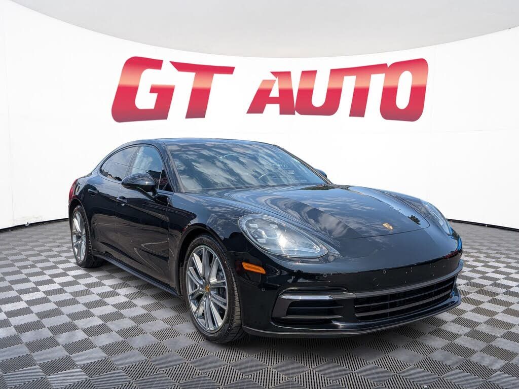 2018 PORSCHE Panamera