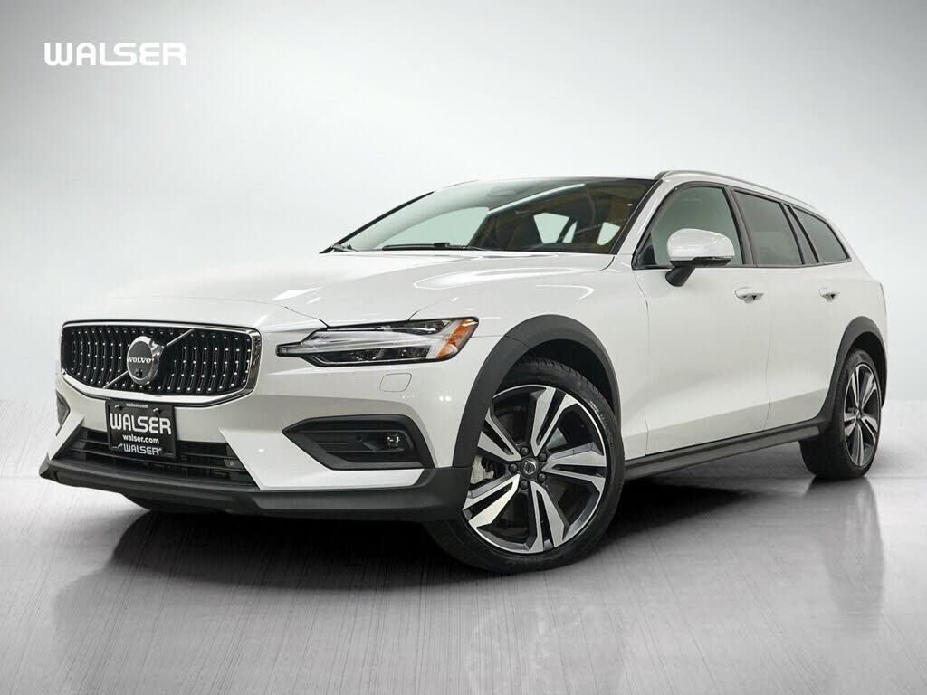 2025 VOLVO V60CC