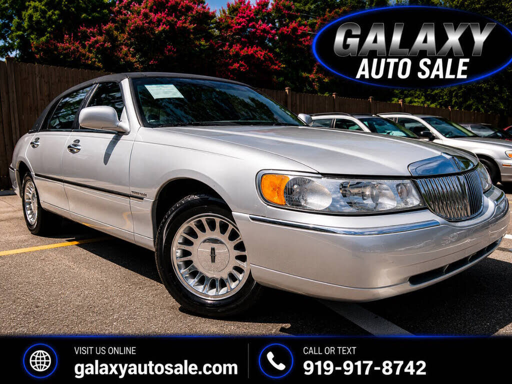 2000 LINCOLN Town Car