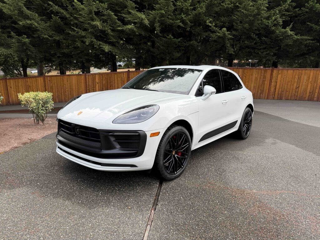2024 PORSCHE Macan