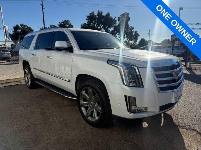 2017 CADILLAC Escalade ESV