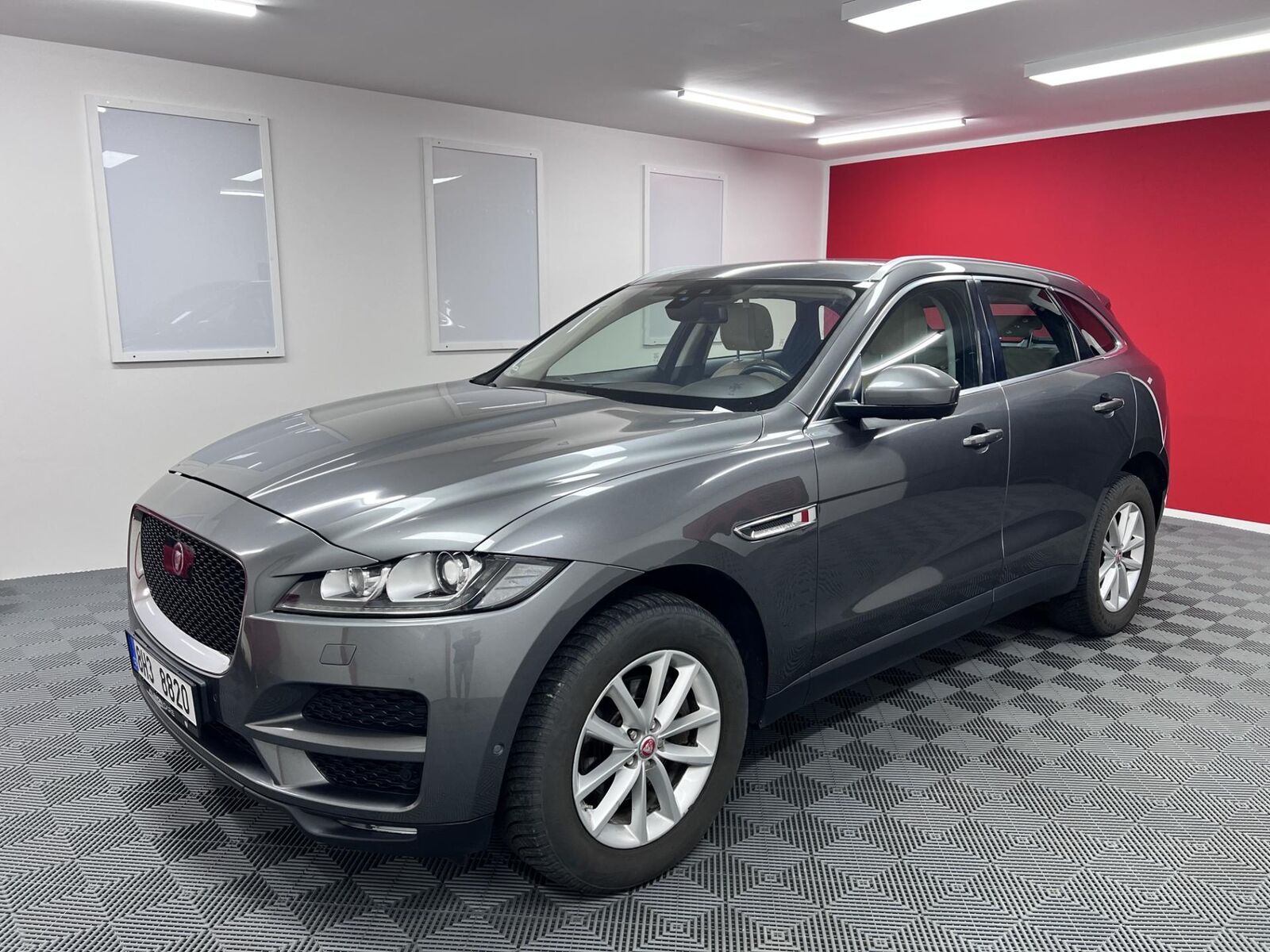 2017 JAGUAR F-Pace