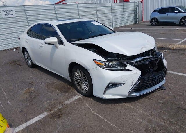 2017 LEXUS ES