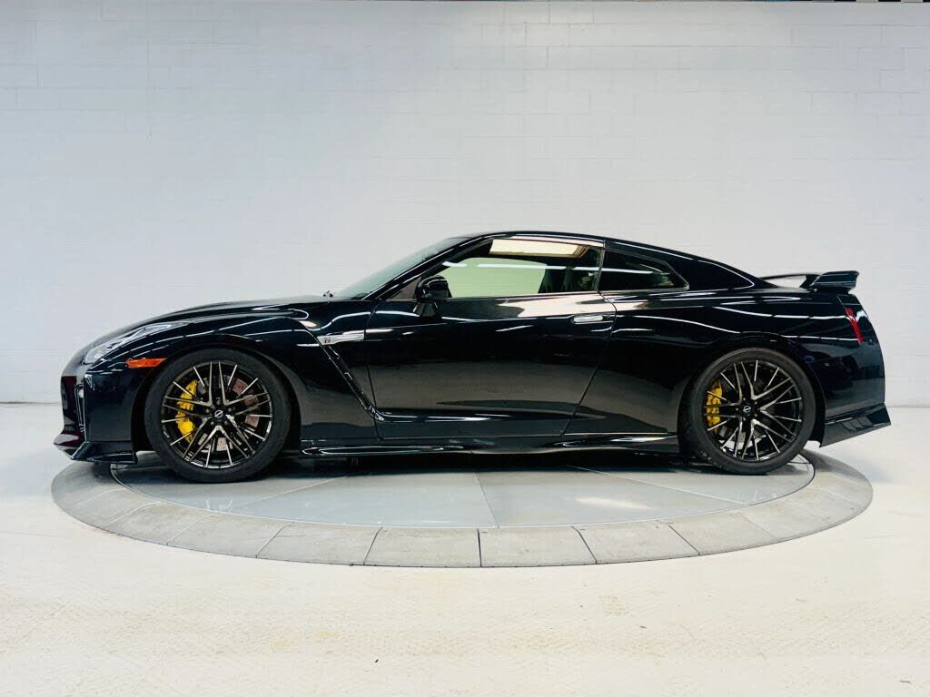 2018 NISSAN GT-R