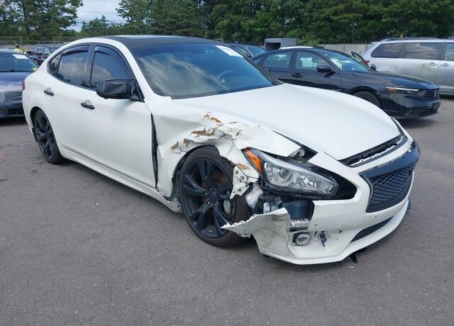 2017 INFINITI Q70