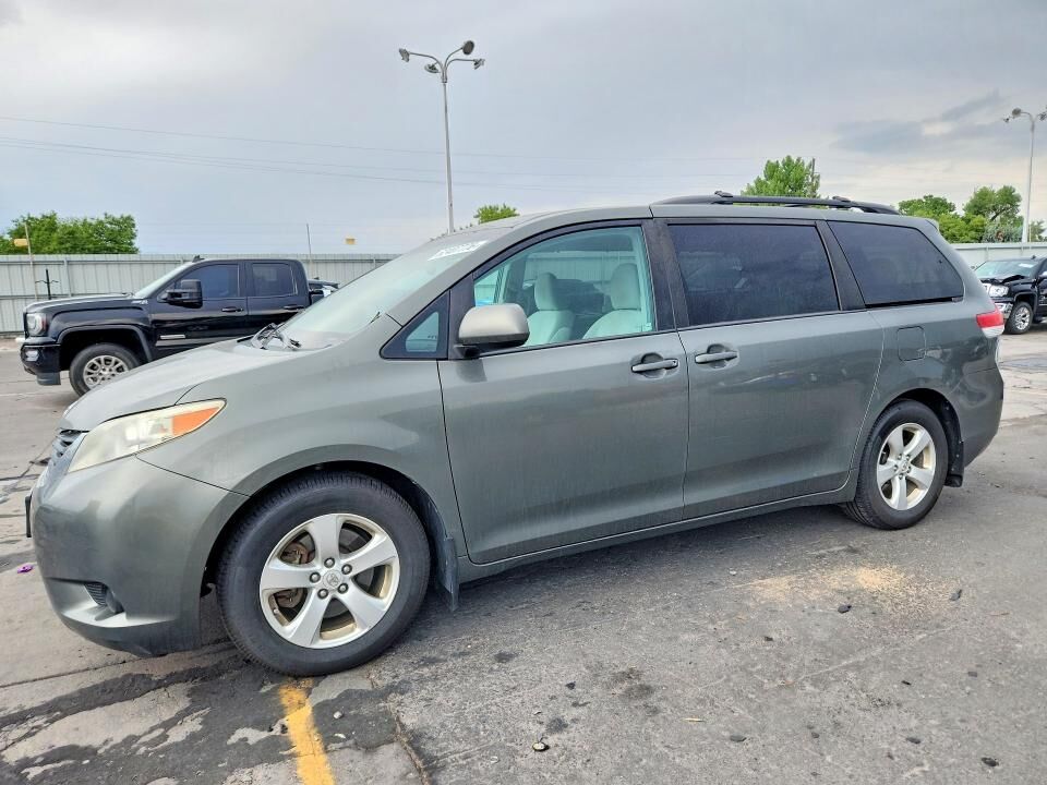 2012 TOYOTA Sienna