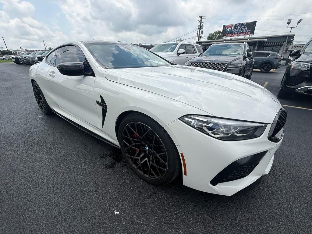 2022 BMW M8