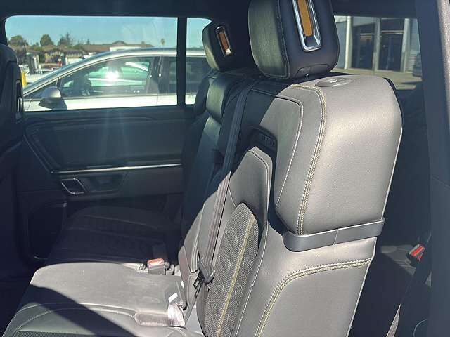 2022 RIVIAN R1S