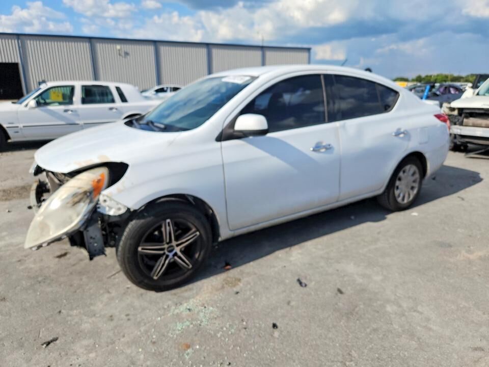 2014 NISSAN Versa