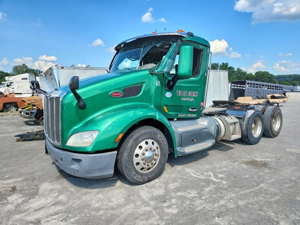 2017 PETERBILT 579