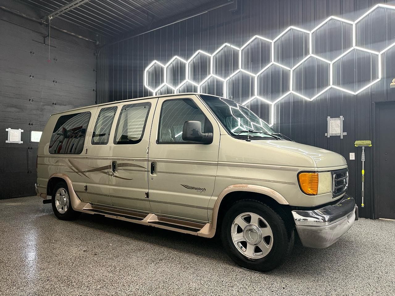 2004 FORD E-150