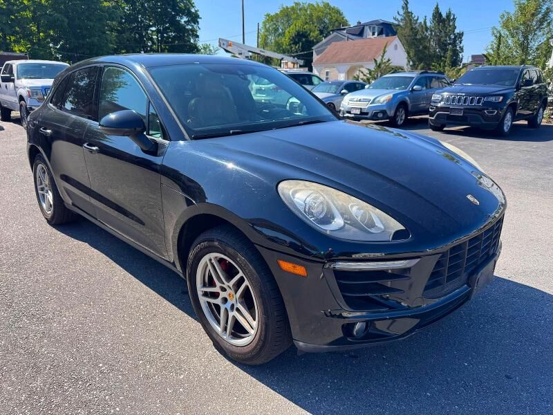 2017 PORSCHE Macan