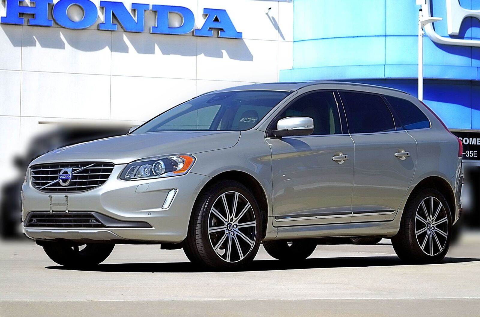 2017 VOLVO XC60