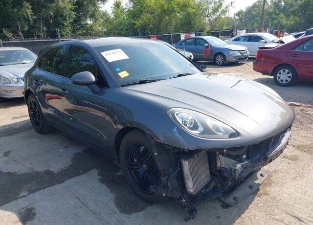 2015 PORSCHE Macan