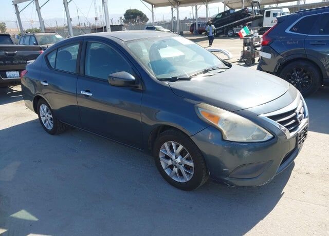 2015 NISSAN Versa