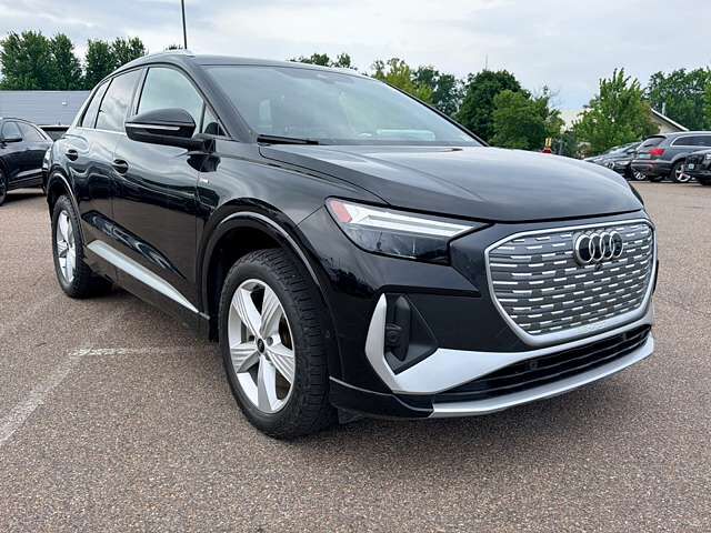 2024 AUDI Q4