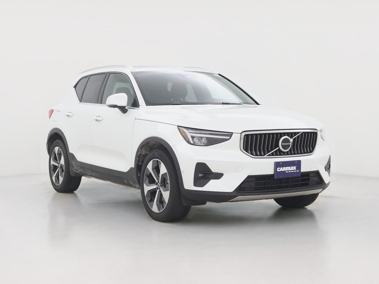 2023 VOLVO XC40