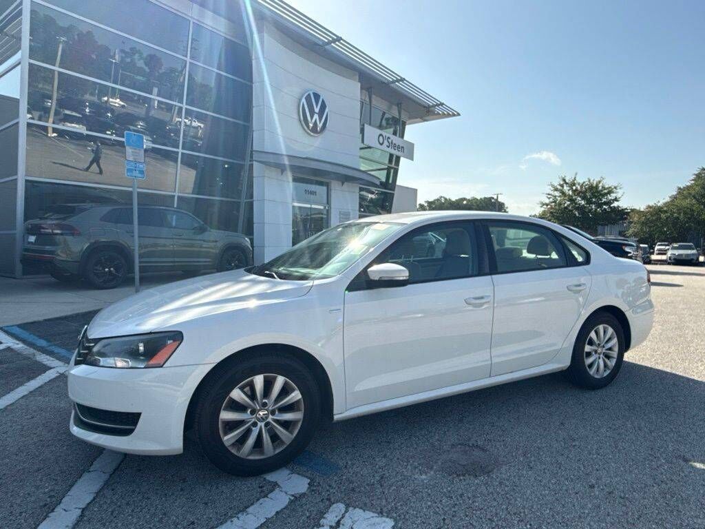 2013 VOLKSWAGEN Passat