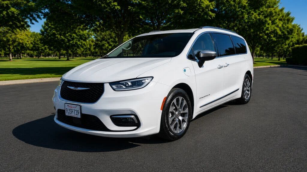 2023 CHRYSLER Pacifica