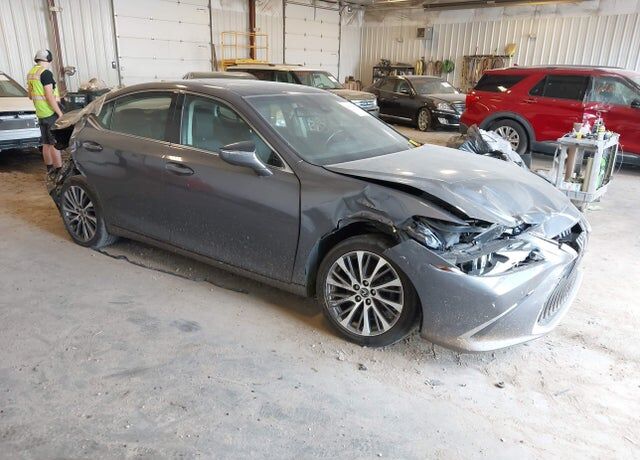 2020 LEXUS ES