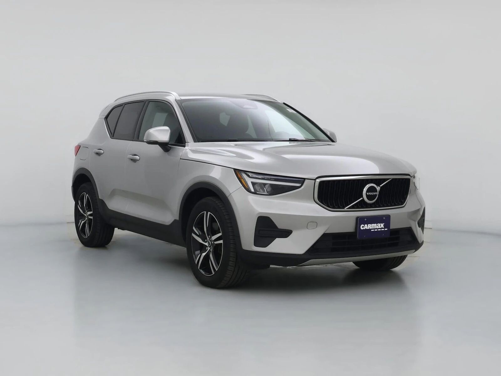 2023 VOLVO XC40