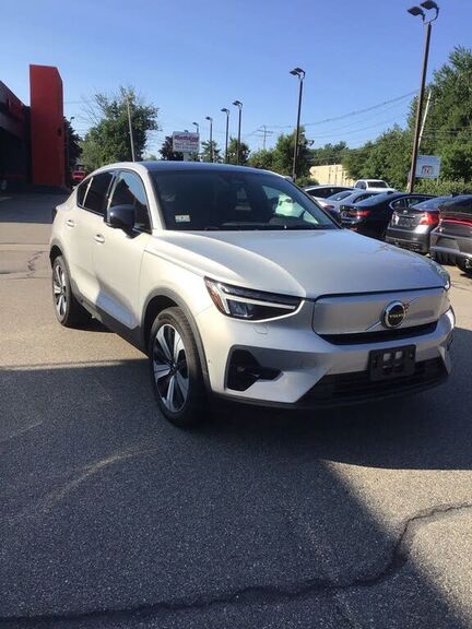 2023 VOLVO C40