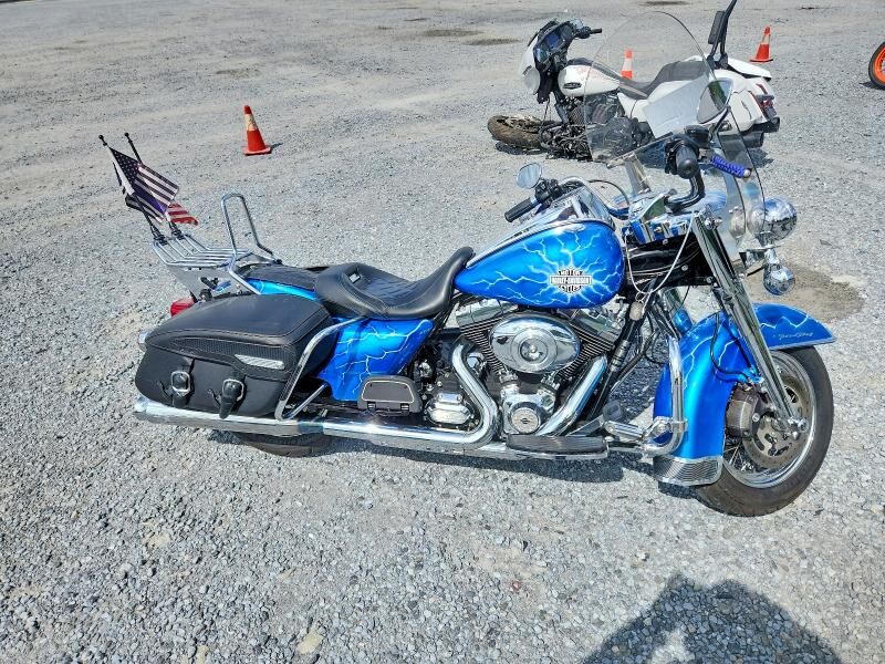 2011 HARLEY DAVIDSON FLHRC / Road King Classic