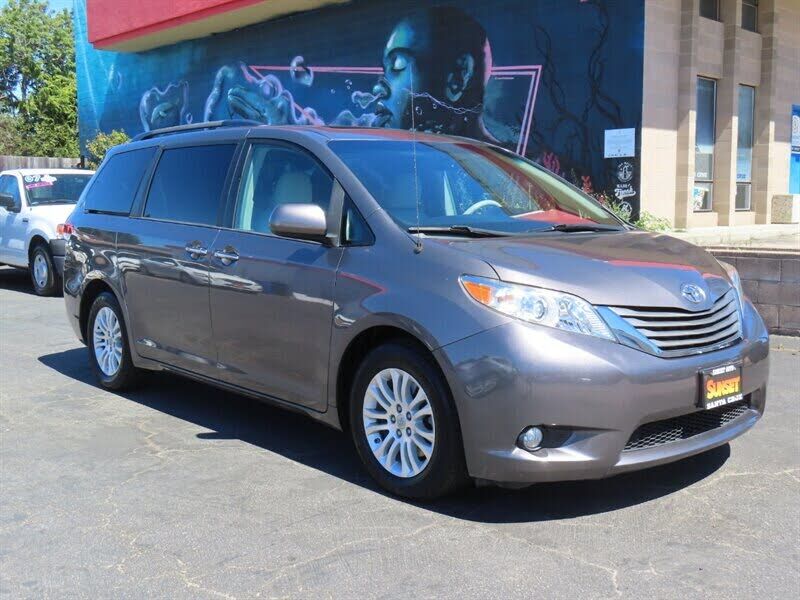 2014 TOYOTA Sienna