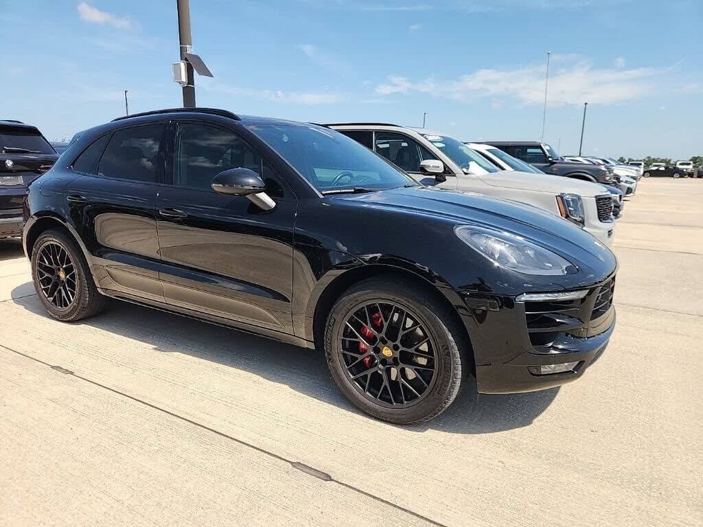 2017 PORSCHE Macan