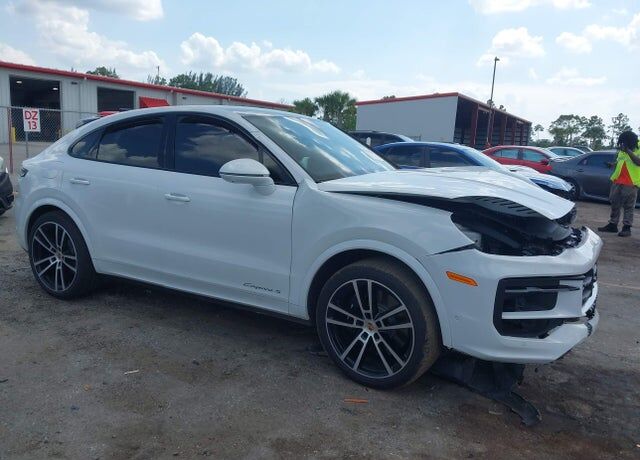 2025 PORSCHE Cayenne