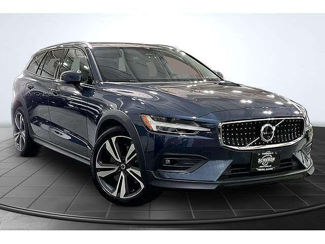 2024 VOLVO V60CC