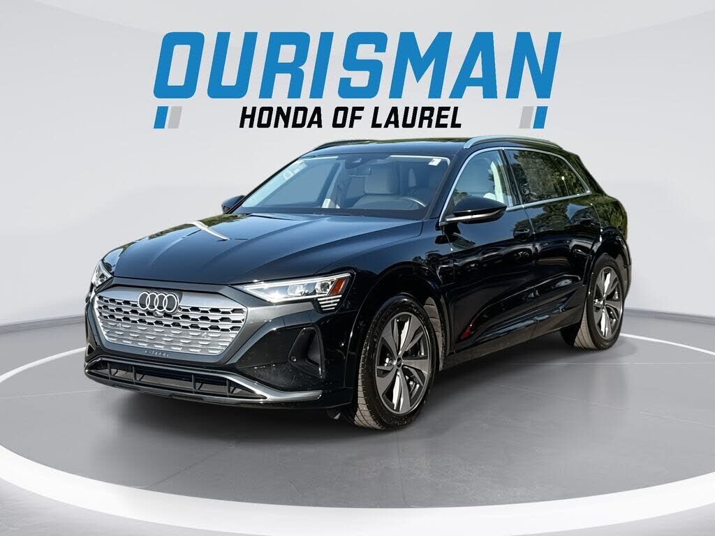 2024 AUDI Q8