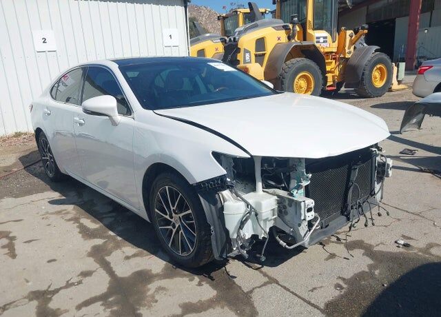 2017 LEXUS ES