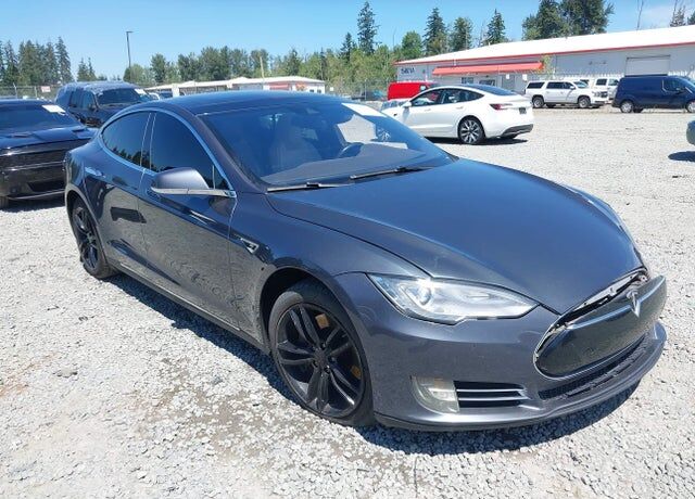 2016 TESLA Model S