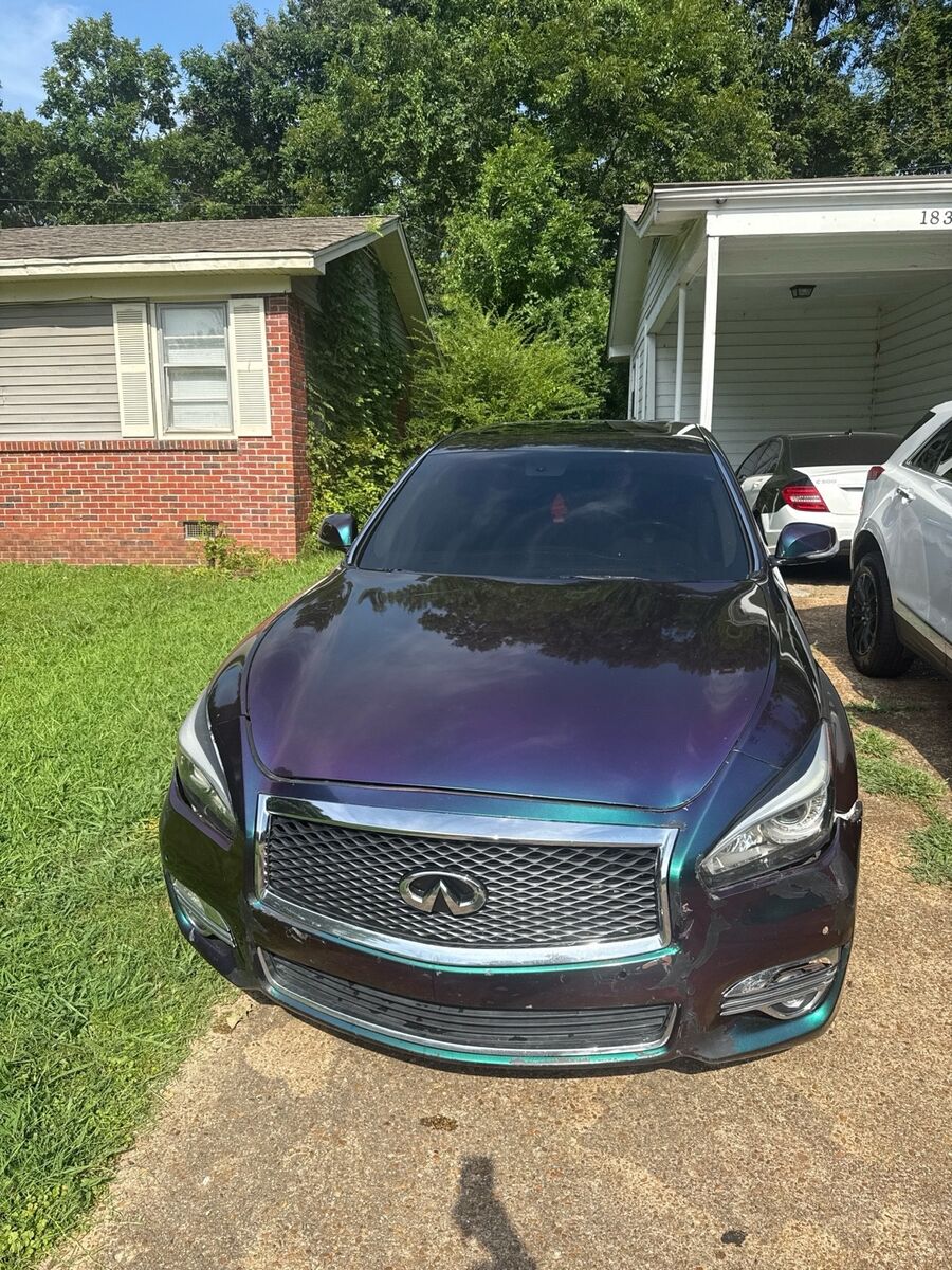 Infiniti Q70