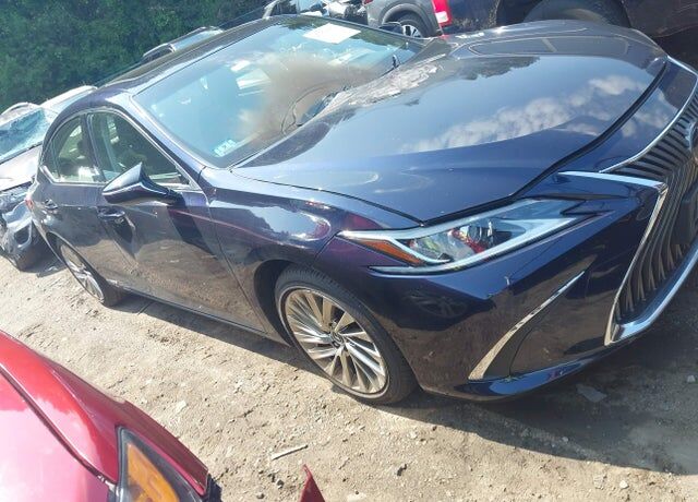 2019 LEXUS ES