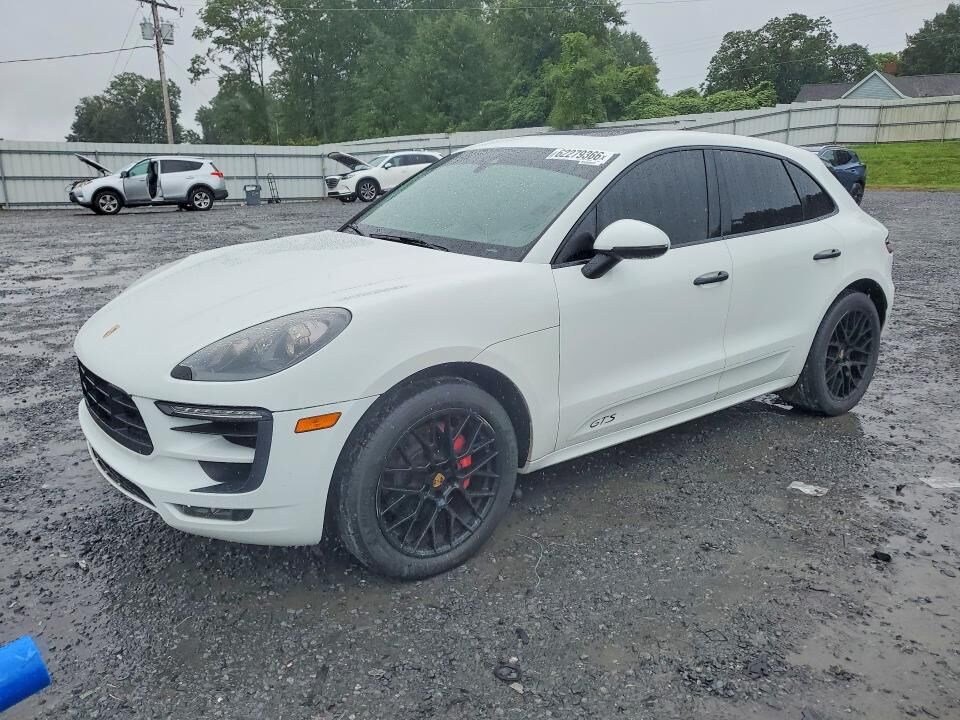 2018 PORSCHE Macan
