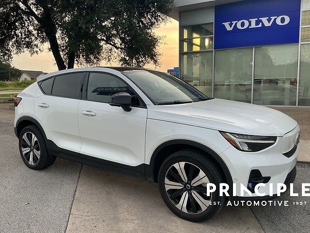 2023 VOLVO C40