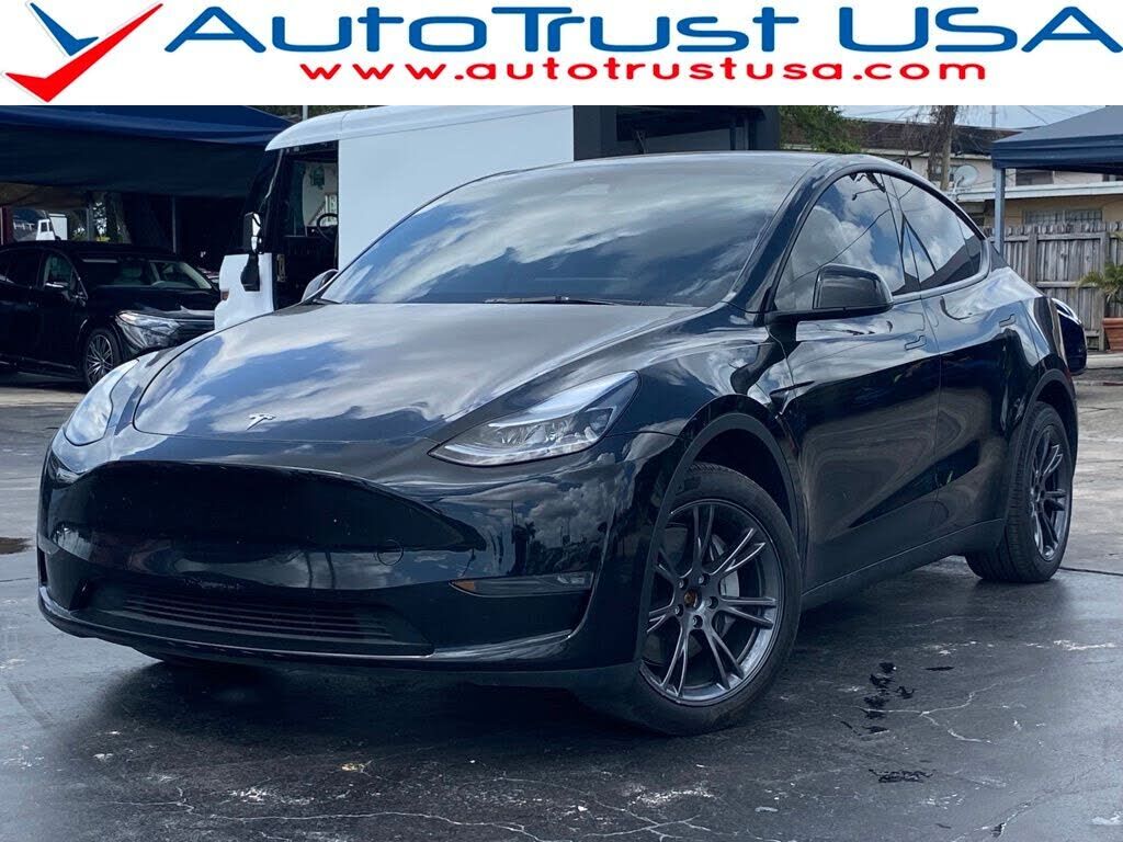 2025 TESLA Model Y