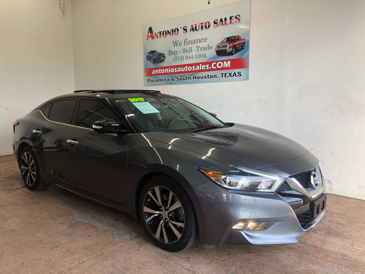 2017 NISSAN Maxima